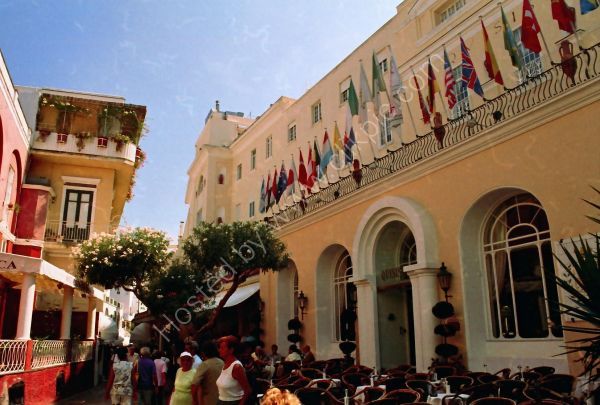 Square, Capri